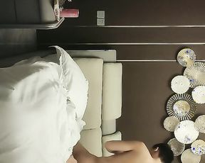 【换妻探花】，今夜酒店约单男，3P，黑丝，看自己老婆在别的男人胯下呻吟，激情四射高潮迭起，场场精彩.mp4