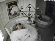 白色浴缸房—系列，最美情侣穿着连体袜大床上69口交高清无码