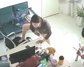 【国产精品】【真实母子乱伦】济南母子门恋母逆子手机记录庆时5个月将妈妈哄骗为跨下之物_顺从母狗