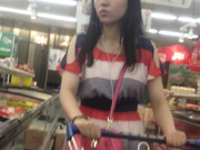 阿龙哥系列 红透明内新婚小少妇,白皙肉感大腿根和清晰可见屁股沟
