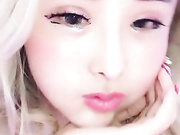 手机直播网红脸大奶花臂纹身妹子闪现漏逼秀主播挺好玩的喜欢的不要错过