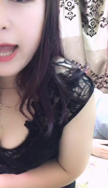 丰满美女主播护士兼职灬依依一多大秀 饱满奶子 开裆丝袜 和男模模型做爱 然后自慰棒插穴自慰