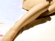172CM极品长腿美女嫩模翻版“小柳岩”参加裸体丝袜拍摄,正拍着被摄影师扑上去给操了