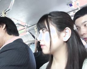 SW-688 満員バスで夫が横にいるのに他人の勃起チ○ポがミニス_ (3)