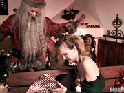【奇幻猎奇】大屌暗黑『圣诞老人』淫乱人间 带给人们不是袜子里的礼物 而是浓浓的精液和美女的高潮 高清1080P